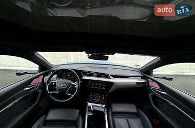 Позашляховик / Кросовер Audi e-tron 2019 в 