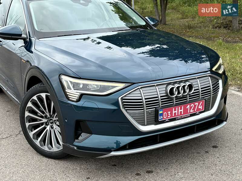 Позашляховик / Кросовер Audi e-tron 2021 в Києві