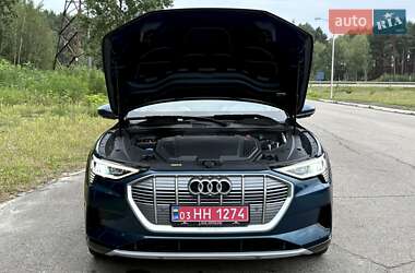 Внедорожник / Кроссовер Audi e-tron 2021 в 