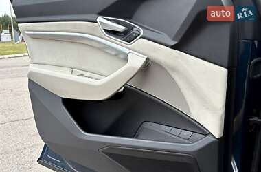 Внедорожник / Кроссовер Audi e-tron 2021 в 