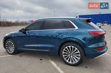 Позашляховик / Кросовер Audi e-tron 2019 в 