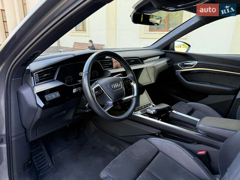 Позашляховик / Кросовер Audi e-tron 2020 в Сваляві