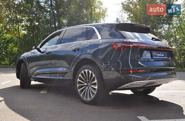 Позашляховик / Кросовер Audi e-tron 2019 в 