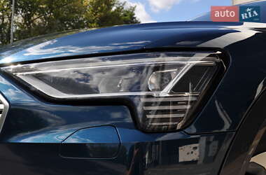 Позашляховик / Кросовер Audi e-tron 2019 в 