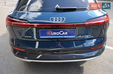 Позашляховик / Кросовер Audi e-tron 2019 в 