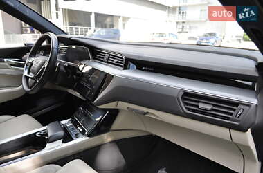 Позашляховик / Кросовер Audi e-tron 2019 в 