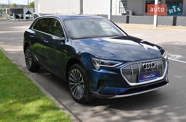 Позашляховик / Кросовер Audi e-tron 2019 в 