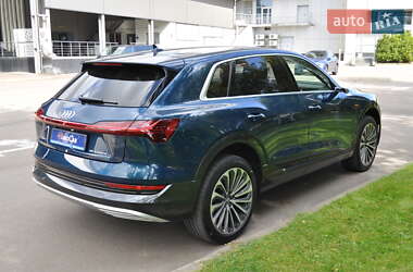 Позашляховик / Кросовер Audi e-tron 2019 в 