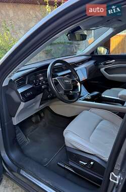 Внедорожник / Кроссовер Audi e-tron 2020 в 
