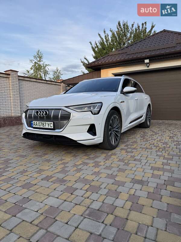 Внедорожник / Кроссовер Audi e-tron 2019 в 