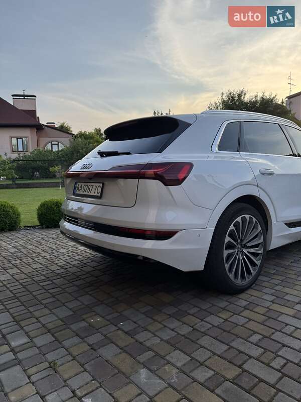 Внедорожник / Кроссовер Audi e-tron 2019 в Киеве