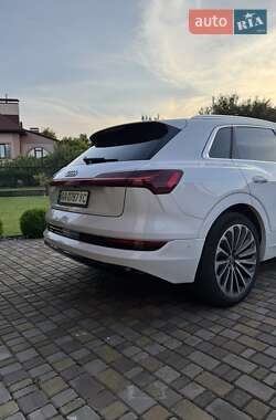Внедорожник / Кроссовер Audi e-tron 2019 в 