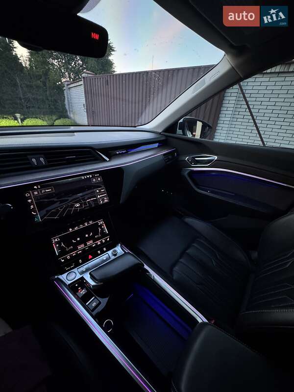 Внедорожник / Кроссовер Audi e-tron 2019 в Киеве