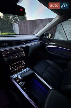 Внедорожник / Кроссовер Audi e-tron 2019 в 