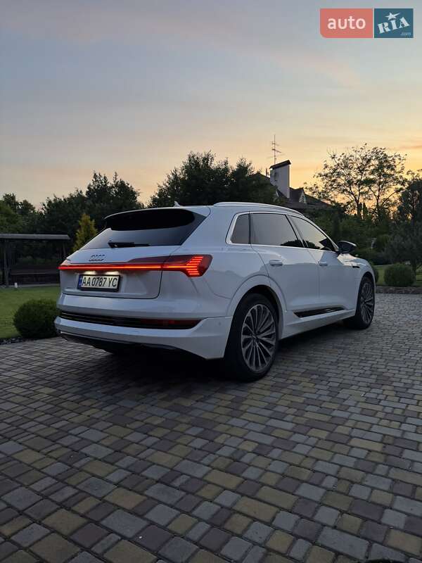 Внедорожник / Кроссовер Audi e-tron 2019 в Киеве