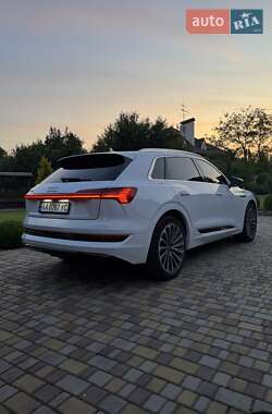 Внедорожник / Кроссовер Audi e-tron 2019 в 