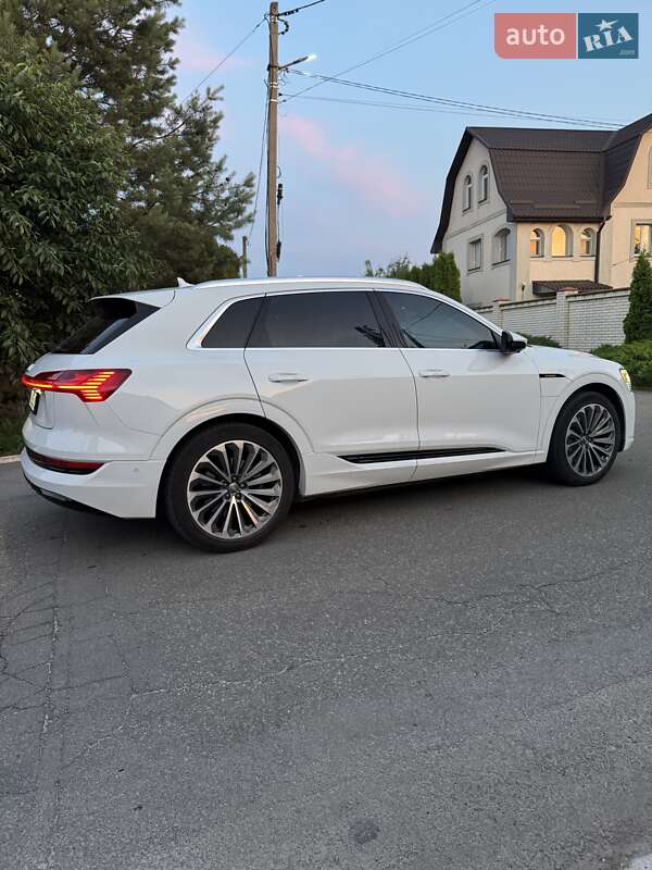 Внедорожник / Кроссовер Audi e-tron 2019 в Киеве