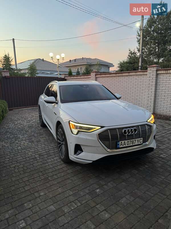 Внедорожник / Кроссовер Audi e-tron 2019 в Киеве