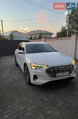 Внедорожник / Кроссовер Audi e-tron 2019 в 