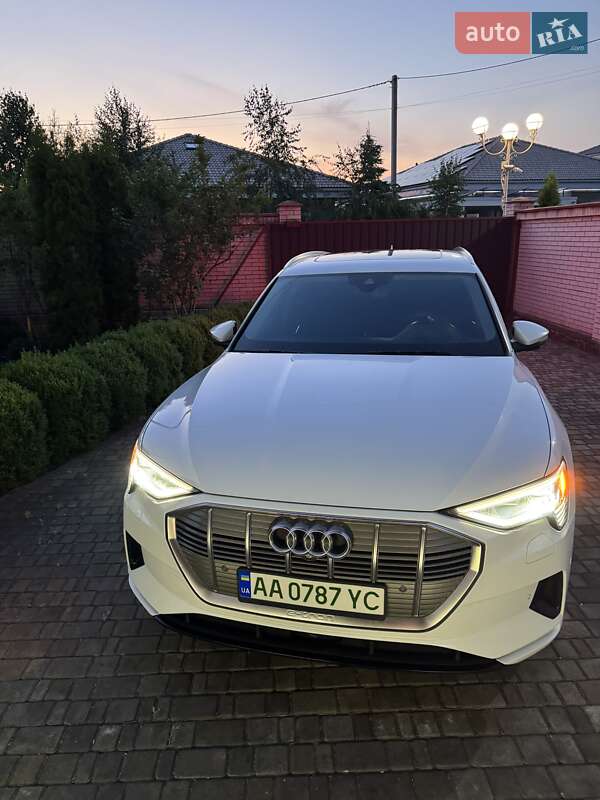 Внедорожник / Кроссовер Audi e-tron 2019 в Киеве