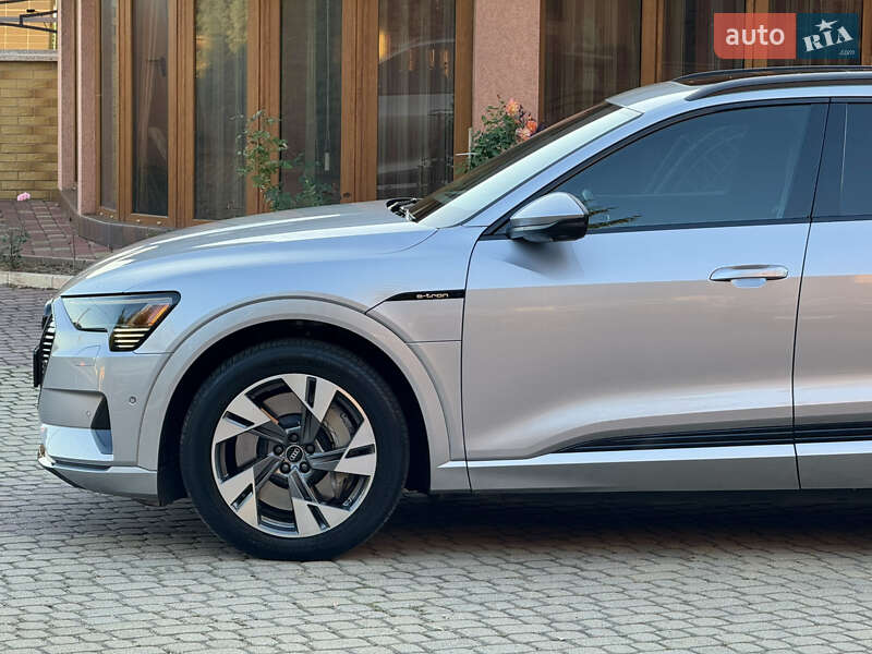 Позашляховик / Кросовер Audi e-tron 2022 в Мукачевому