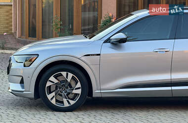 Внедорожник / Кроссовер Audi e-tron 2022 в 