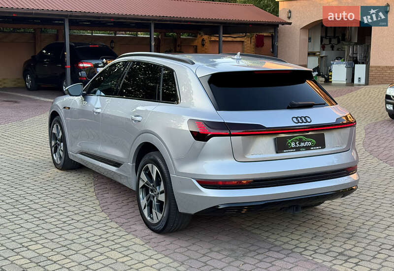 Позашляховик / Кросовер Audi e-tron 2022 в Мукачевому