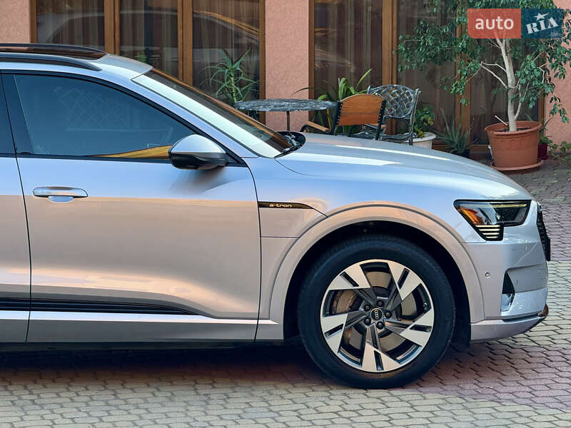 Позашляховик / Кросовер Audi e-tron 2022 в Мукачевому