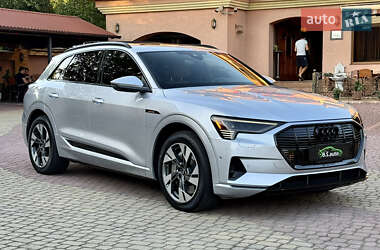 Внедорожник / Кроссовер Audi e-tron 2022 в 