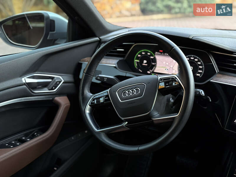 Позашляховик / Кросовер Audi e-tron 2022 в Мукачевому