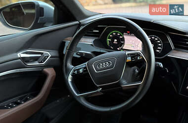 Внедорожник / Кроссовер Audi e-tron 2022 в 