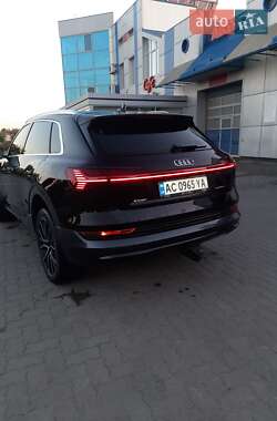 Позашляховик / Кросовер Audi e-tron 2020 в 