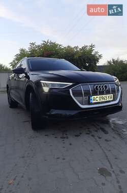 Позашляховик / Кросовер Audi e-tron 2020 в 