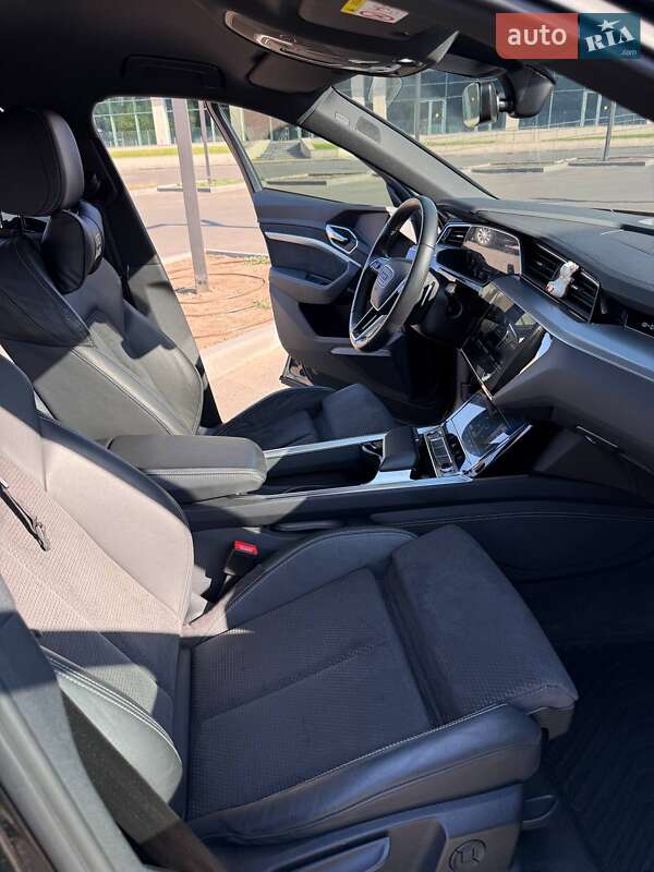 Позашляховик / Кросовер Audi e-tron 2020 в Дніпрі