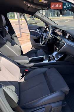 Внедорожник / Кроссовер Audi e-tron 2020 в 