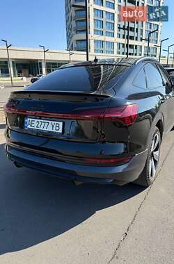 Внедорожник / Кроссовер Audi e-tron 2020 в 