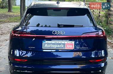 Позашляховик / Кросовер Audi e-tron 2021 в 