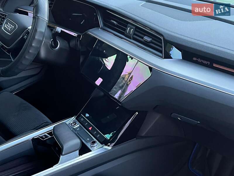 Внедорожник / Кроссовер Audi e-tron 2021 в Киеве фото 23 Внедорожник / Кроссовер Audi e-tron 2021 в Киеве