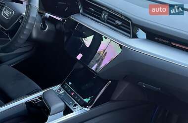 Позашляховик / Кросовер Audi e-tron 2021 в 