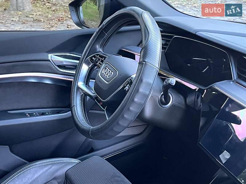 Внедорожник / Кроссовер Audi e-tron 2021 в Киеве фото 25 Внедорожник / Кроссовер Audi e-tron 2021 в Киеве