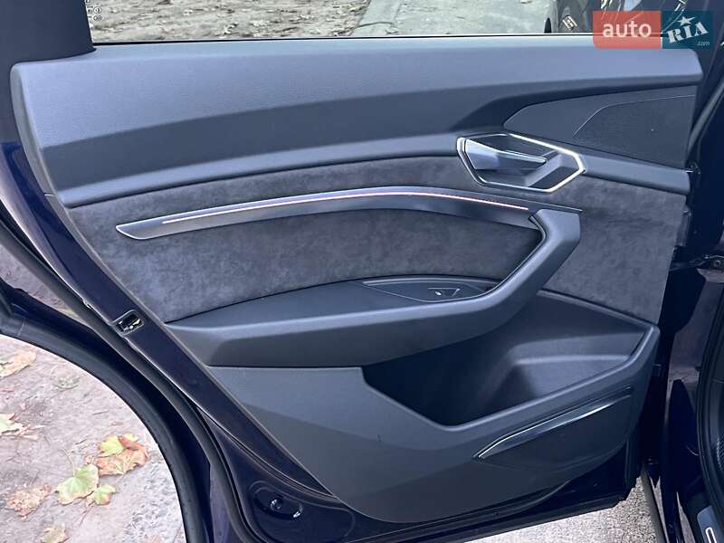 Внедорожник / Кроссовер Audi e-tron 2021 в Киеве фото 29 Внедорожник / Кроссовер Audi e-tron 2021 в Киеве
