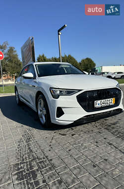 Внедорожник / Кроссовер Audi e-tron 2019 в 