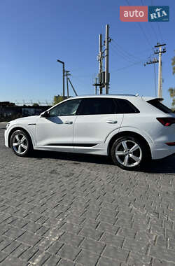 Внедорожник / Кроссовер Audi e-tron 2019 в 