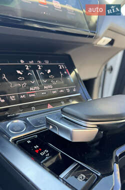 Внедорожник / Кроссовер Audi e-tron 2019 в 