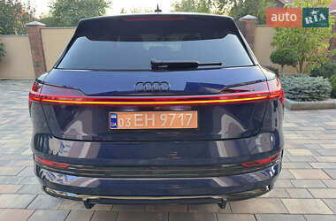 Внедорожник / Кроссовер Audi e-tron 2022 в 