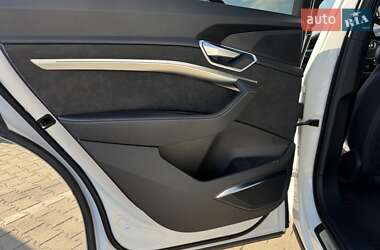 Внедорожник / Кроссовер Audi e-tron 2020 в 