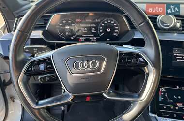 Внедорожник / Кроссовер Audi e-tron 2020 в 
