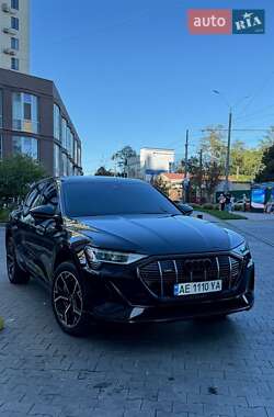 Внедорожник / Кроссовер Audi e-tron 2020 в 