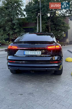 Внедорожник / Кроссовер Audi e-tron 2020 в 