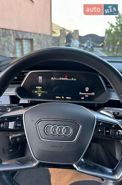 Внедорожник / Кроссовер Audi e-tron 2022 в 